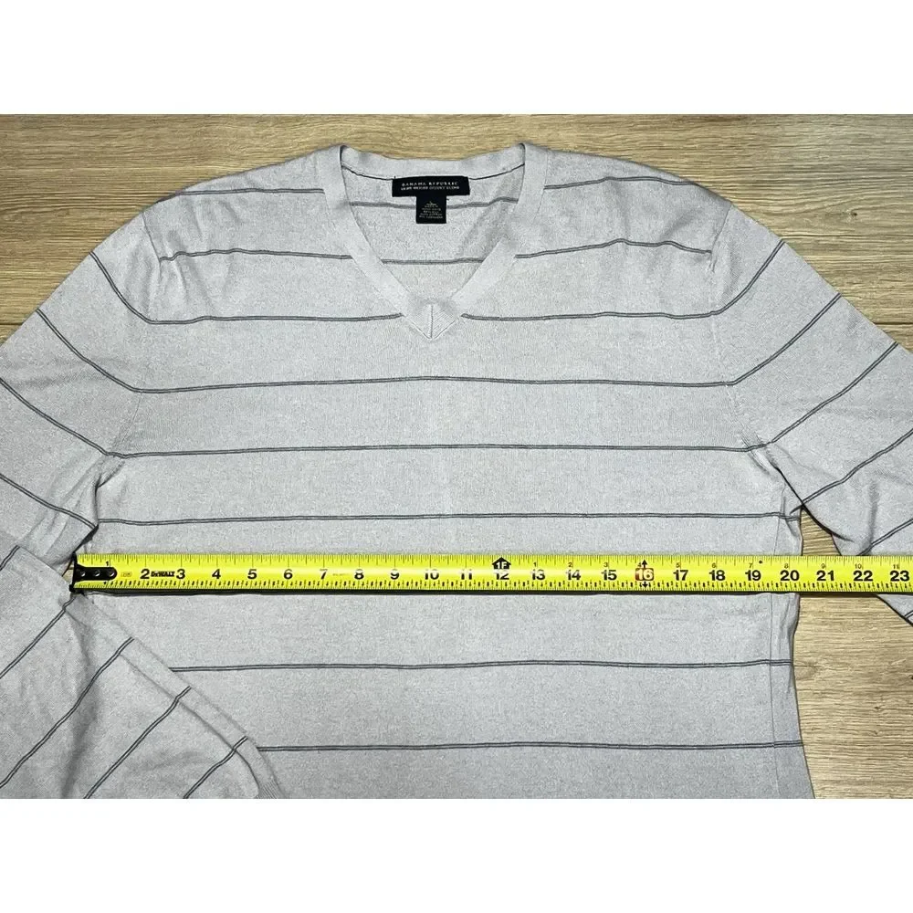 Banana Republic Luxury Blend Men's Sweater Sz Large V Neck Silk Cotton‎ Cashmere